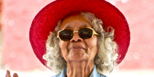 old lady in sunglasses and red hat